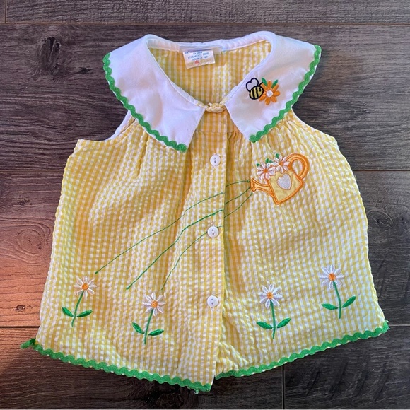 Vintage baby blouse Peter pan collar bumble bees & watering cans . - Picture 1 of 9